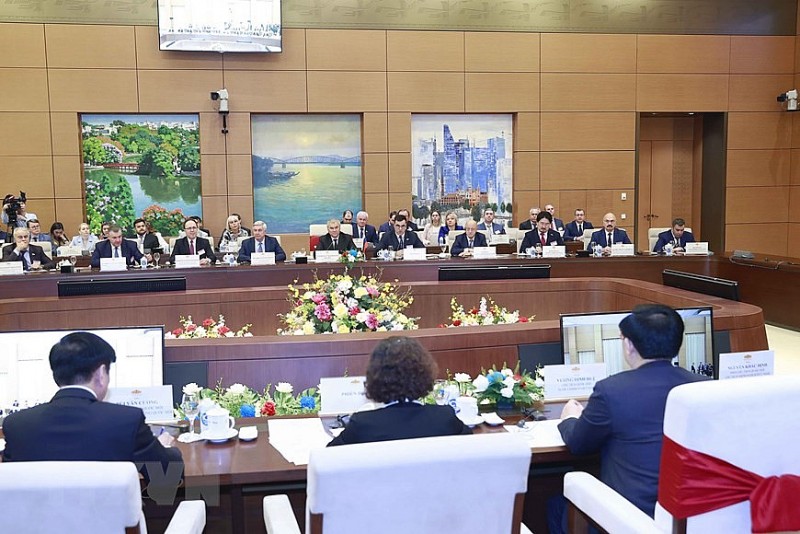Chủ tịch Quốc hội Vương Đình Huệ đón, hội đàm với Chủ tịch Duma Nga | Chính trị | Vietnam+ (VietnamPlus)