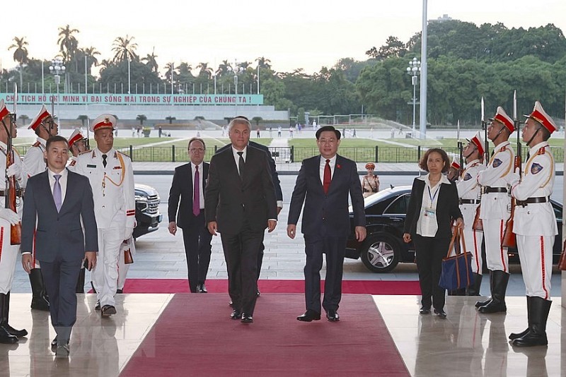 Chủ tịch Quốc hội Vương Đình Huệ đón, hội đàm với Chủ tịch Duma Nga | Chính trị | Vietnam+ (VietnamPlus)
