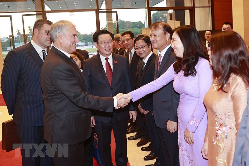 Chủ tịch Quốc hội Vương Đình Huệ đón, hội đàm với Chủ tịch Duma Nga | Chính trị | Vietnam+ (VietnamPlus)