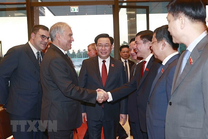 Chủ tịch Quốc hội Vương Đình Huệ đón, hội đàm với Chủ tịch Duma Nga | Chính trị | Vietnam+ (VietnamPlus)
