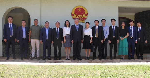 Chánh án Tòa án Nhân dân Tối cao Nguyễn Hòa Bình dẫn đầu Đoàn Đại biểu Cấp cao Tòa án Nhân dân Tối cao thăm và làm việc với Đại sứ quán Việt Nam tại Brazil. (Ảnh: Ngọc Tùng/TTXVN)