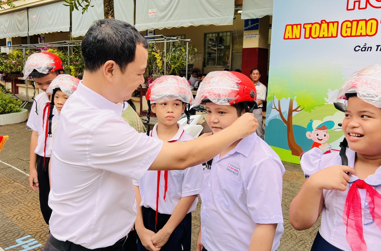 Cần Thơ chú trọng tuyên truyền, giáo dục an toàn giao thông trong học đường