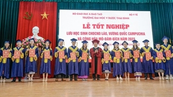 10 luu hoc sinh tinh xayabury lao sang hoc tap o dai hoc y duoc thai binh