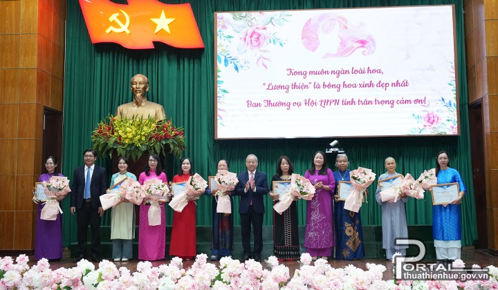 Thừa Thiên Huế: Tuyên dương 10 gương mặt “phụ nữ tiêu biểu vì cộng đồng” Thừa Thiên Huế: Tuyên dương 10 gương mặt “phụ nữ tiêu biểu vì cộng đồng”