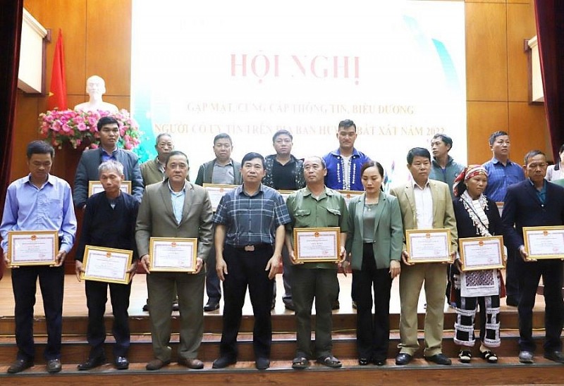 Người có uy tín góp phần phát triển kinh tế - xã hội ở Bát Xát