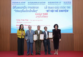 Những kỷ vật “kể chuyện” tình hữu nghị Việt - Lào