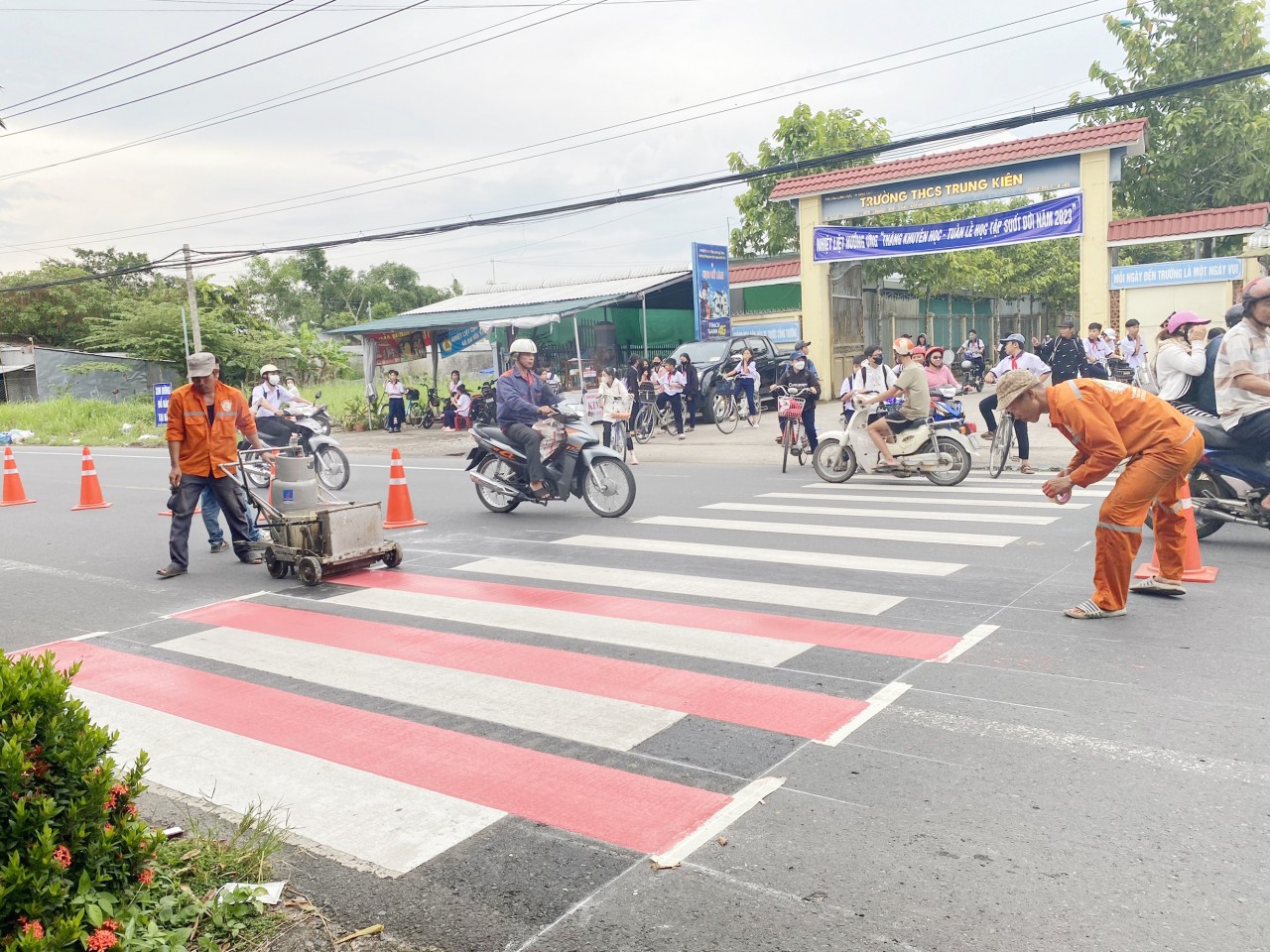 Cần Thơ: Khắc phục nhiều điểm mất an toàn giao thông trước cổng trường học