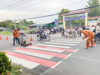 Cần Thơ: Khắc phục nhiều điểm mất an toàn giao thông trước cổng trường học