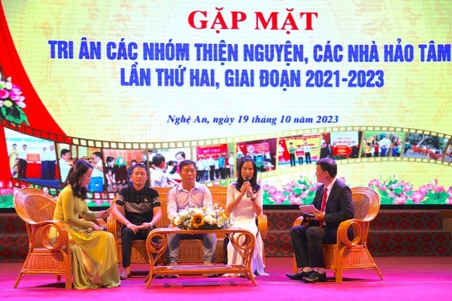 CLB Tennis Báo chí Nghệ An vinh dự được tặng Bằng khen về công tác an sinh xã hội