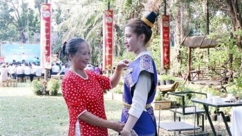 Sinh viên Lào, Campuchia trải nghiệm cuộc sống miền quê Nam bộ