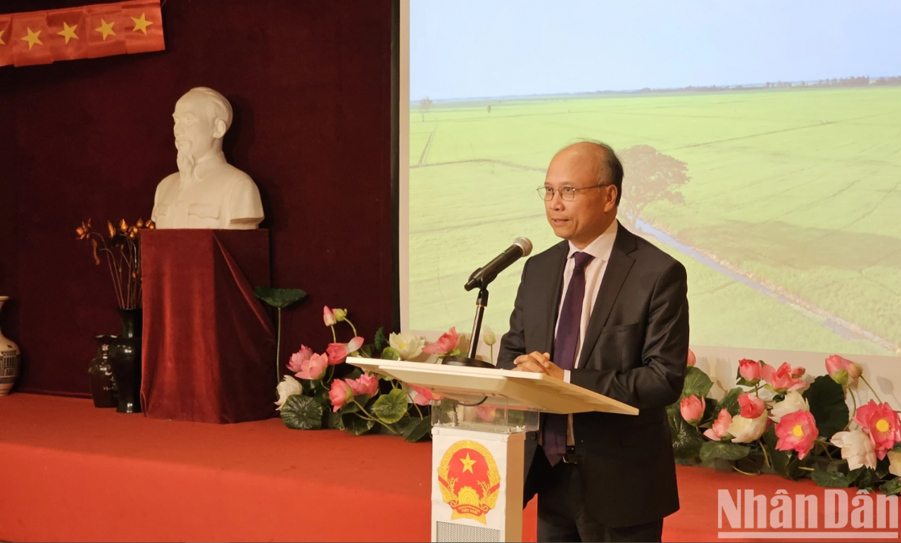 [Ảnh] Tòa Đại sứ Việt Nam tại Pháp - nơi ghi dấu ngoại giao nhân dân và tình yêu đất nước của kiều bào