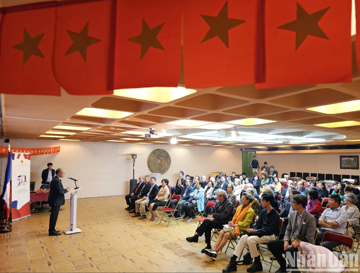 [Ảnh] Tòa Đại sứ Việt Nam tại Pháp - nơi ghi dấu ngoại giao nhân dân và tình yêu đất nước của kiều bào