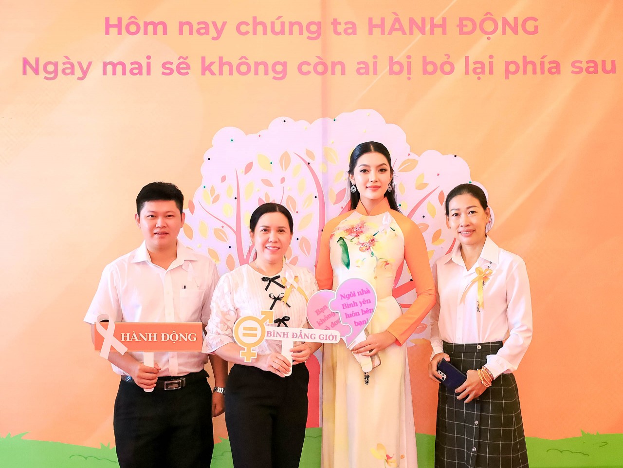 Thúc đẩy quyền cho phụ nữ và phòng nạn mua bán người
