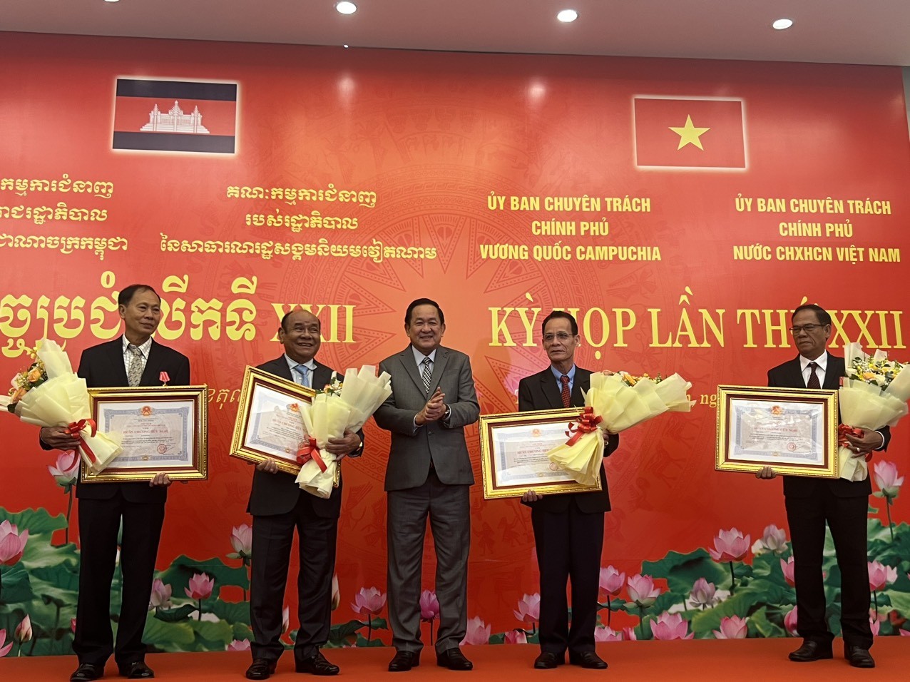 Tiếp tục tìm kiếm, quy tập, hồi hương hài cốt liệt sĩ quân tình nguyện và chuyên gia Việt Nam hy sinh tại Campuchia