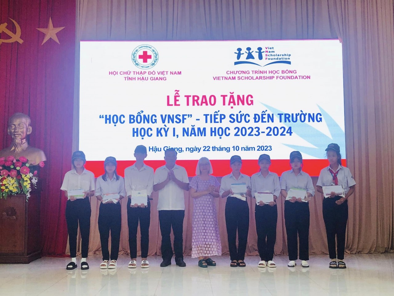 Hơn 150 triệu đồng đến với học sinh nghèo vượt khó tỉnh Hậu Giang