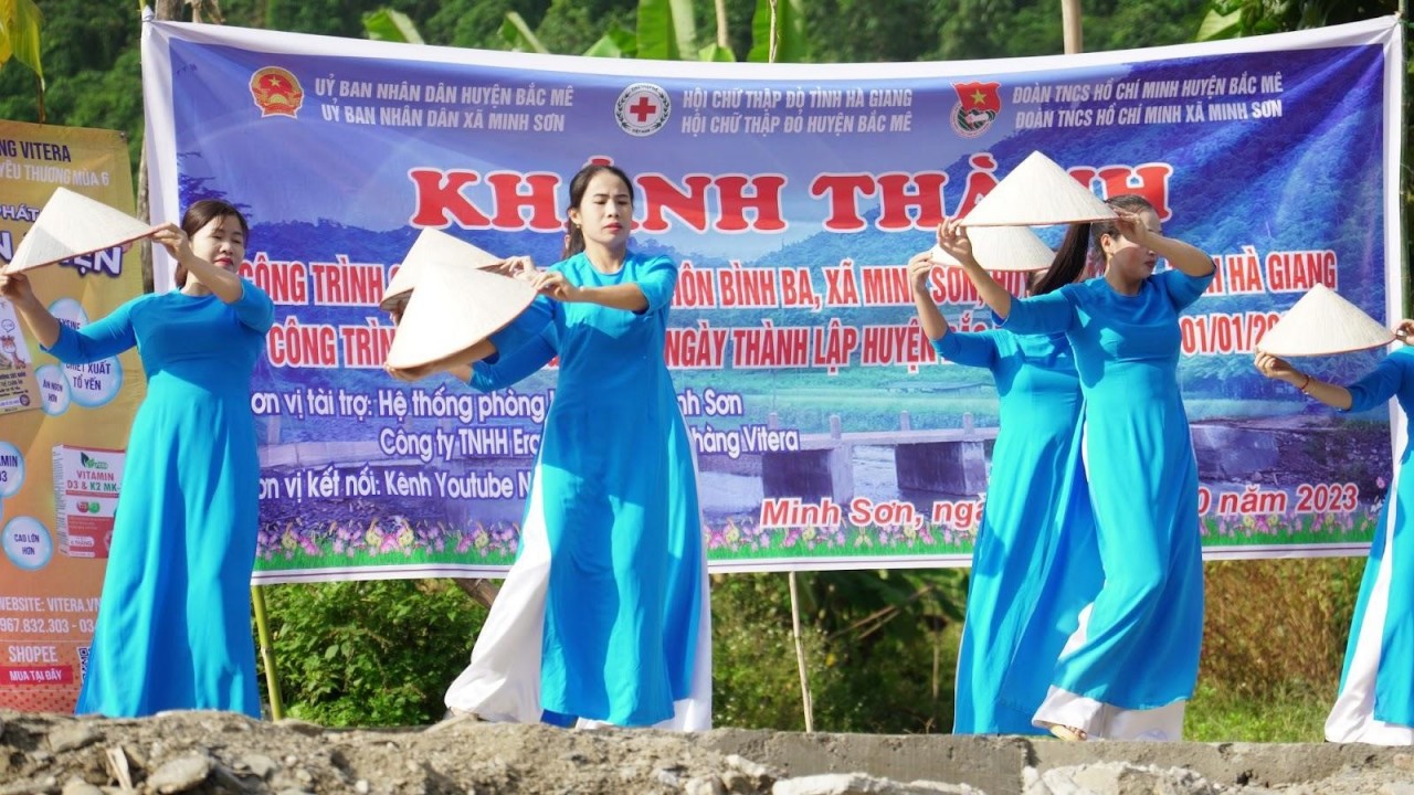 Tiết mục văn nghệ diễn ra trong Lễ khánh thành cầu Dr Thành Sơn 03.