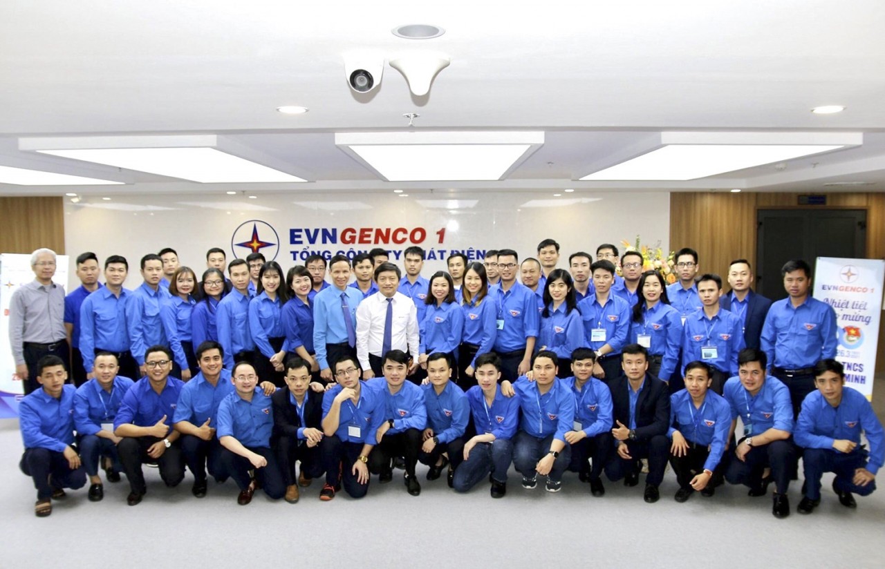 Trong nhiều năm liền Kỹ thuật viên Nguyễn Trọng Hoàng được Công ty, các cấp, các ngành biểu dương, khen thưởng.