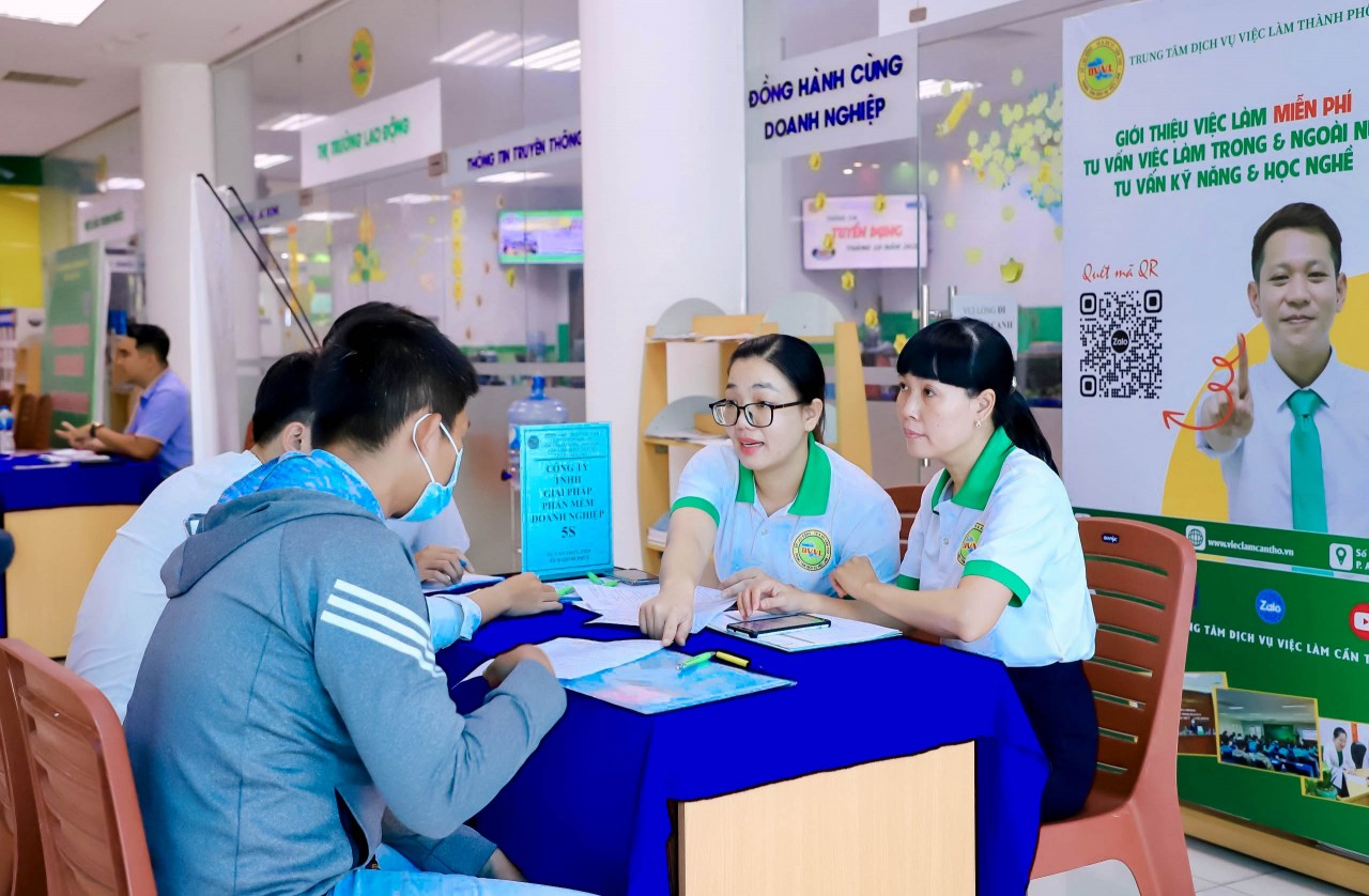 Hơn 16.800 vị trí việc làm trống cần tuyển lao động tại các tỉnh, thành phía Nam