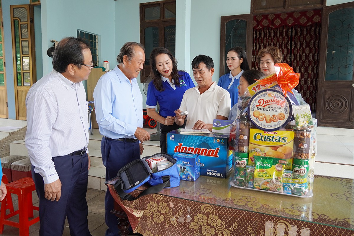 Nhiều hoạt động ý nghĩa qua Chương trình “Cùng ngư dân thắp sáng đèn trên biển” tại Quảng Bình