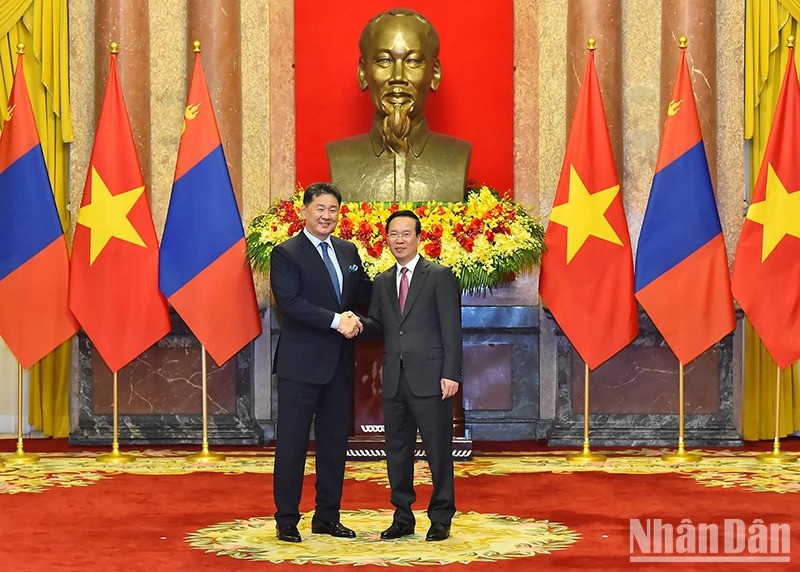 Chủ tịch nước Võ Văn Thưởng cùng Phu nhân chủ trì lễ đón Tổng thống Mông Cổ Ukhnaagiin Khurelsukh và Phu nhân