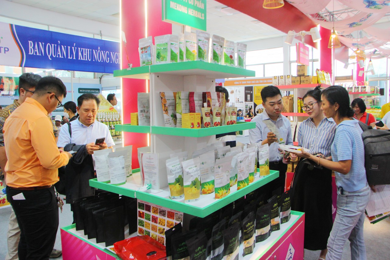 Trên 350 gian hàng tham gia Hội chợ, triển lãm “TP Cần Thơ - 20 năm thành tựu và phát triển”