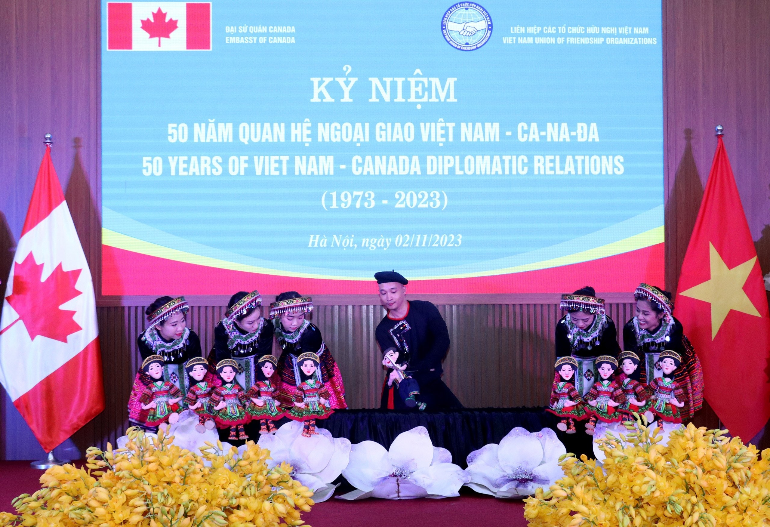 Một tiết mục biểu diễn nghệ thuật tại lễ kỷ niệm. (Ảnh: Thu Hà)