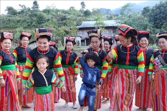Gìn giữ bản sắc văn hóa dân tộc ít người ở vùng biên viễn