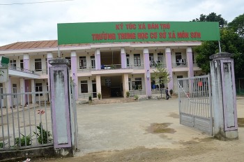 Chương trình “Đồng hành cùng ký túc xá biên cương” giúp học sinh dân tộc Đan Lai vững bước tới trường