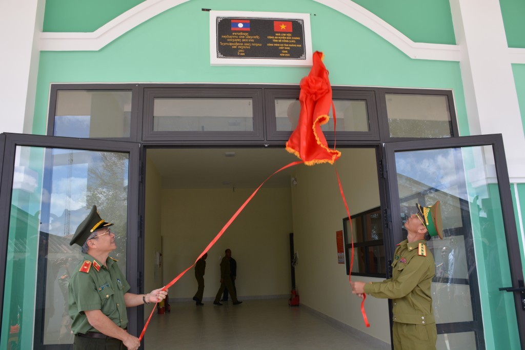 Nhà làm việc Công an huyện Đắc Chưng cho tỉnh Sê Kông (Lào)
