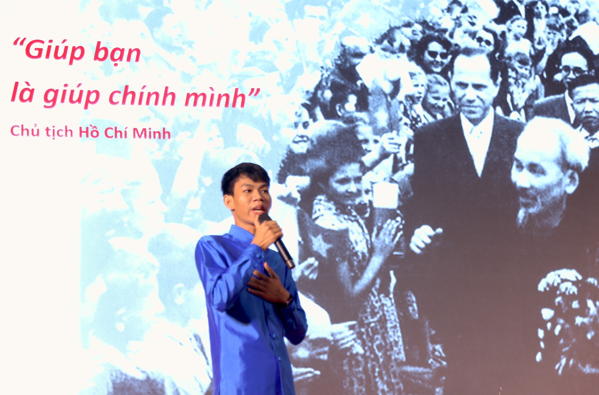 Vun Liem tại cuộc thi Hùng biện tiếng Việt. (Ảnh: Vun Liem)