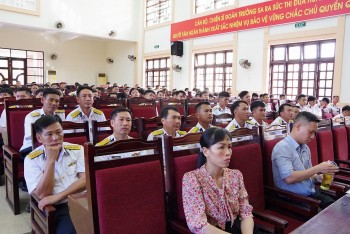 Tiếp tục nâng cao đời sống vật chất, tinh thần cho quân và dân huyện đảo Trường Sa