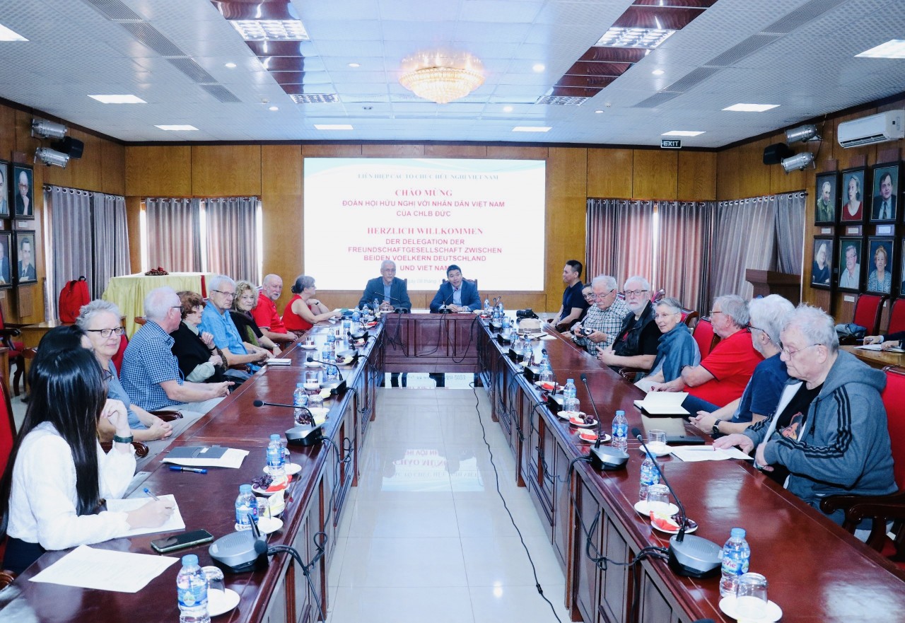 Ông Phan Anh Sơn, Chủ tịch VUFO tiếp đoàn Hội hữu nghị với Việt Nam của CHLB Đức do ông Repp Wolfgang - Phó Chủ tịch Hội dẫn đầu.