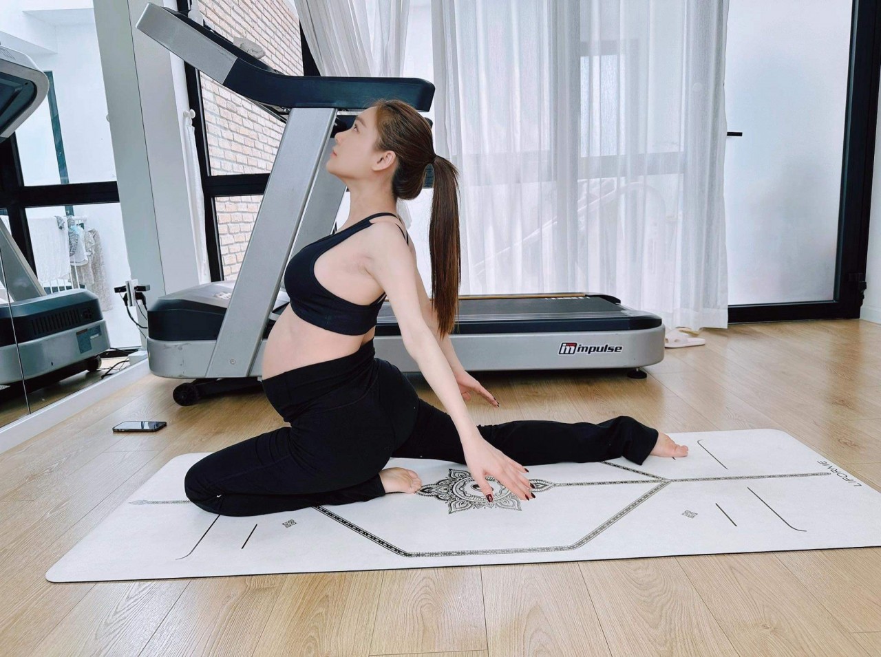 Nhã Phương tiết lộ bí kíp lấy lại vóc dáng thần tốc chỉ sau 2 tuần sinh con