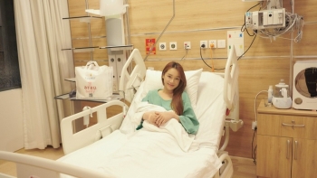 nha phuong tiet lo bi kip lay lai voc dang than toc chi sau 2 tuan sinh con