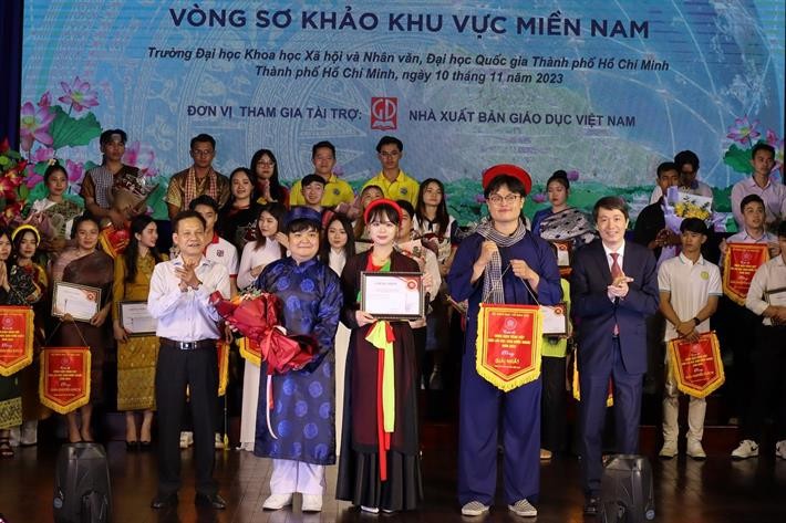  giải Nhất cho đội thi đến từ Trường Đại học Khoa học Xã hội và Nhân văn - Đại học Quốc gia TPHCM