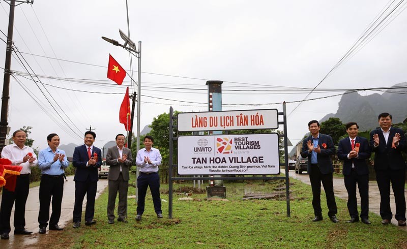 Khánh thành biển Làng Du lịch tốt nhất thế giới tại xã Tân Hóa.