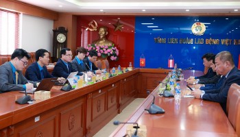 Chủ tịch Tổng Liên đoàn lao động Việt Nam tiếp Tổng Bí thư Đảng Cộng sản Peru