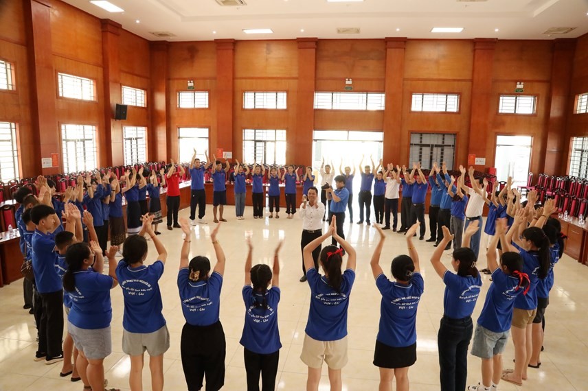 Chuyến đi hiểu quá khứ, vun đắp tương lai Việt - Lào
