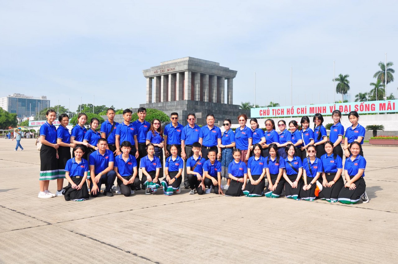 Chuyến đi hiểu quá khứ, vun đắp tương lai Việt - Lào