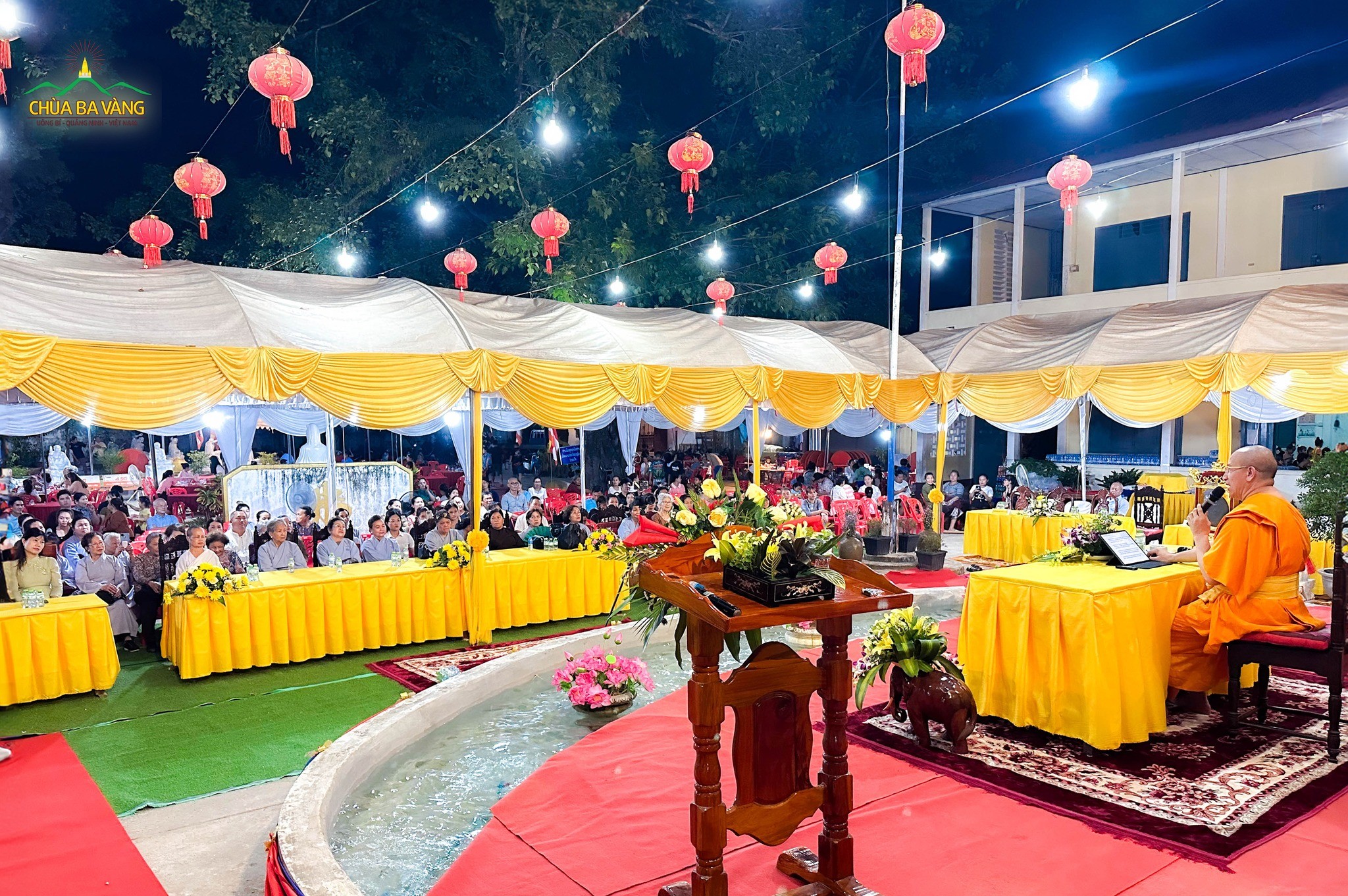Để người Việt tại Lào có được sự tự do trong hoạt động tôn giáo hướng về quê hương không thể không nhắc tới sự hỗ trợ của chính quyền nước sở tại. Bên cạnh đó, Đại sứ quán cùng các tổ chức hội đoàn trong cộng đồng người Việt Nam tại Lào luôn có sự phối hợp chặt chẽ với các cơ sở tôn giáo của người Việt trong tổ chức các hoạt động sinh hoạt tín ngưỡng, tôn giáo cho cộng đồng. (Ảnh: KT) Để người Việt tại Lào có được sự tự do trong hoạt động tôn giáo hướng về quê hương không thể không nhắc tới sự hỗ trợ của chính quyền nước sở tại. Bên cạnh đó, Đại sứ quán cùng các tổ chức hội đoàn trong cộng đồng người Việt Nam tại Lào luôn có sự phối hợp chặt chẽ với các cơ sở tôn giáo của người Việt trong tổ chức các hoạt động sinh hoạt tín ngưỡng, tôn giáo cho cộng đồng. (Ảnh: KT)