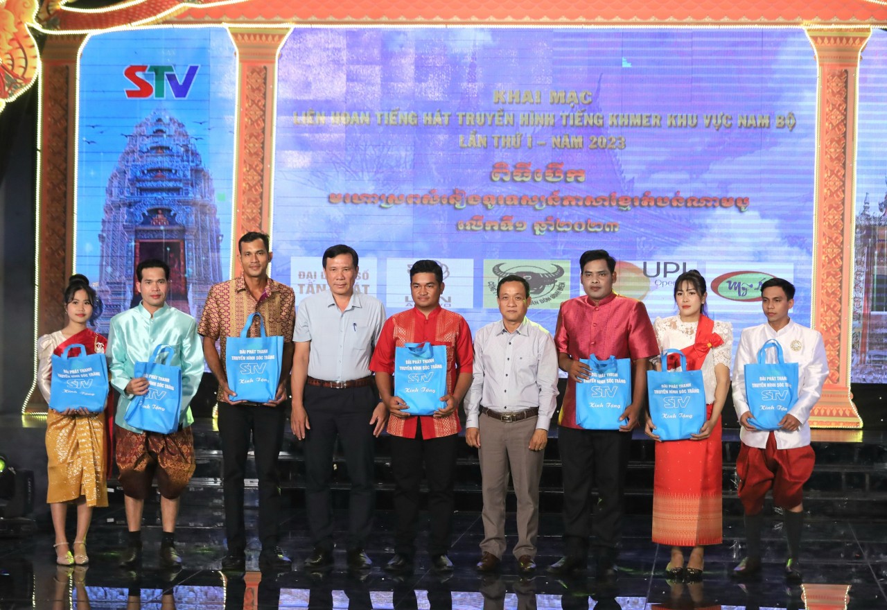100 ca sĩ, nhạc công tham gia Liên hoan tiếng hát truyền hình tiếng Khmer khu vực Nam Bộ
