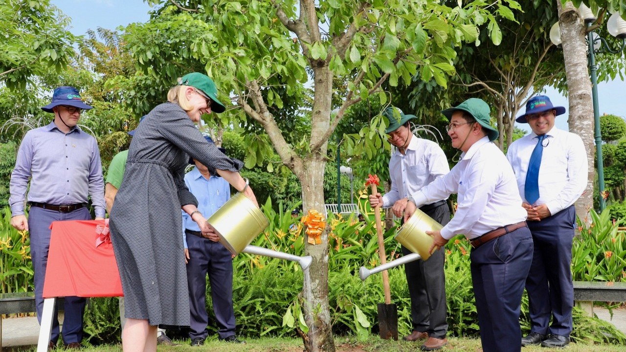 Công bố gói hỗ trợ doanh nghiệp Đồng bằng sông Cửu Long thích ứng biến đổi khí hậu