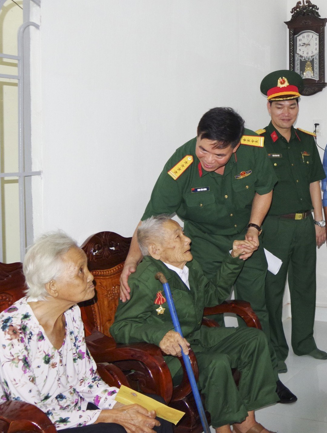 Những ngôi nhà ấm tình quân dân