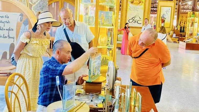 Làng nghề Trường Sơn - Điểm đến mới của khách quốc tế