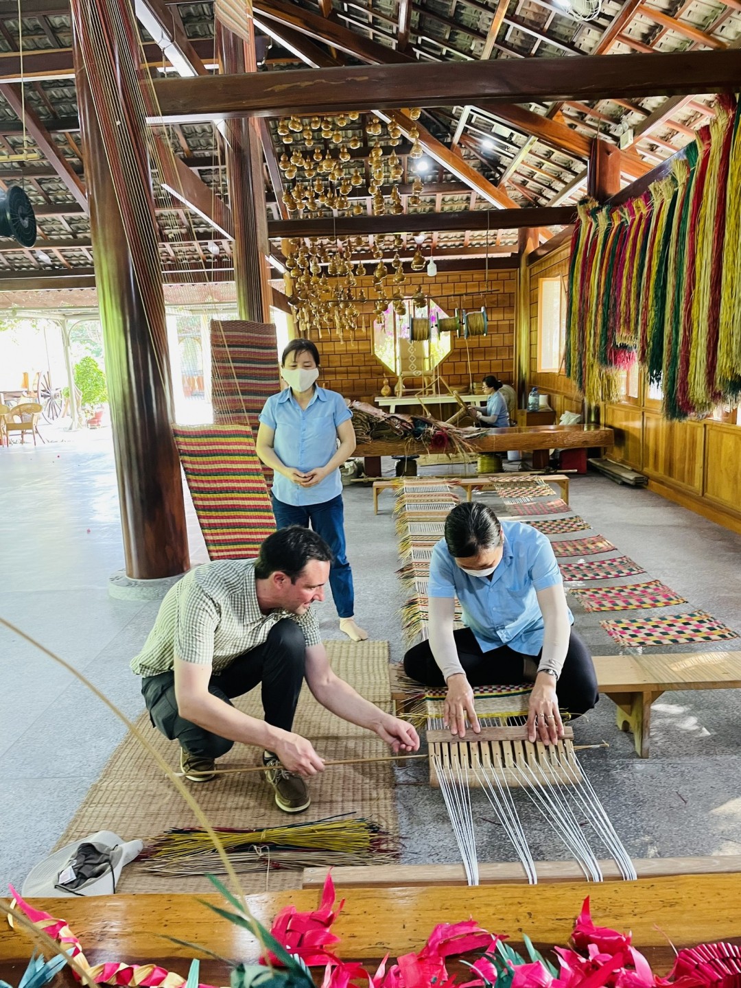 Làng nghề Trường Sơn - Điểm đến mới của khách quốc tế