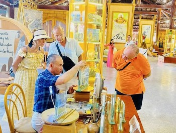 Làng nghề Trường Sơn - Điểm đến mới của khách quốc tế