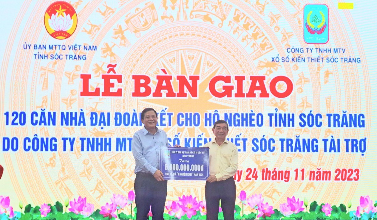 Sóc Trăng: Bàn giao 120 căn nhà đại đoàn kết cho hộ nghèo khó khăn về nhà ở