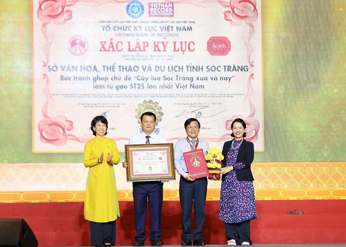 Sóc Trăng khai mạc Lễ hội Oóc Om Bóc - Đua ghe Ngo 2023