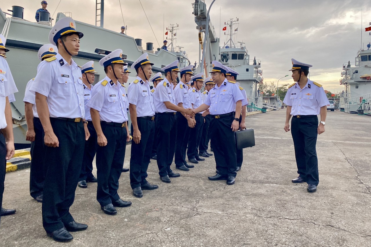 Cán bộ, chiến sĩ Lữ đoàn 127 và Lữ đoàn 175 chia tay đoàn công tác