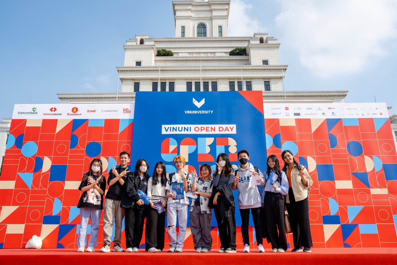 Học sinh THPT đặc biệt quan tâm đến VinUni khi đây là cơ hội để các bạn trải nghiệm không gian học tập đạt chuẩn quốc tế của ngôi trường này. Học sinh THPT đặc biệt quan tâm đến VinUni khi đây là cơ hội để các bạn trải nghiệm không gian học tập đạt chuẩn quốc tế của ngôi trường này.